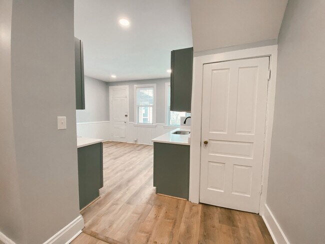 Photo - NEWLY RENOVATED 2 BEDROOM IN THE HEART OF MOUNT OLIVER!