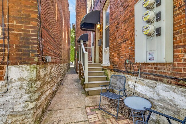 Photo - Fully Furnished 1-Bedroom in Benton Park | Utilities Included | 3, 6 & 9 Month Leases