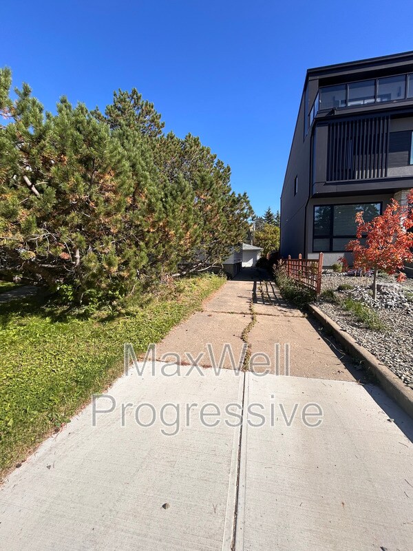 7911-7119 119 St NW
