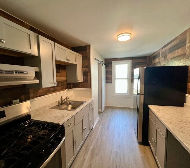 Building Photo - 1106 Rixon St Unit A Rental
