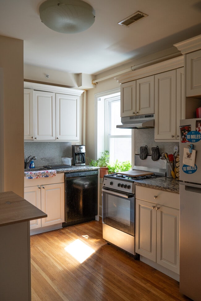 Building Photo - 988 N 5th St Unit 4 Rental