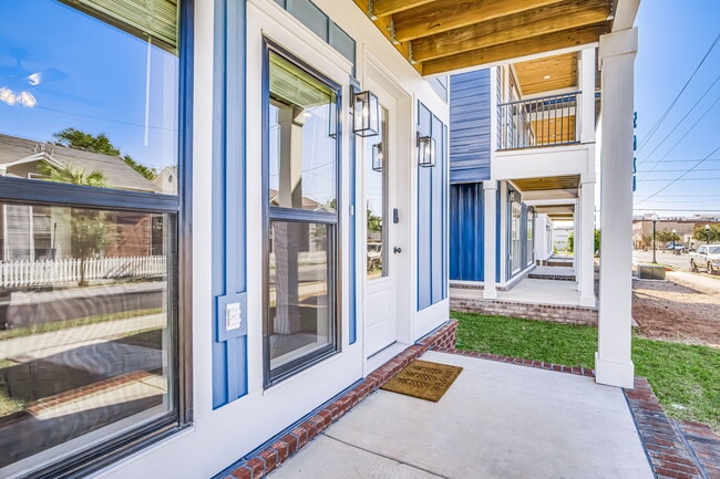 Photo - 536 N De Villiers St