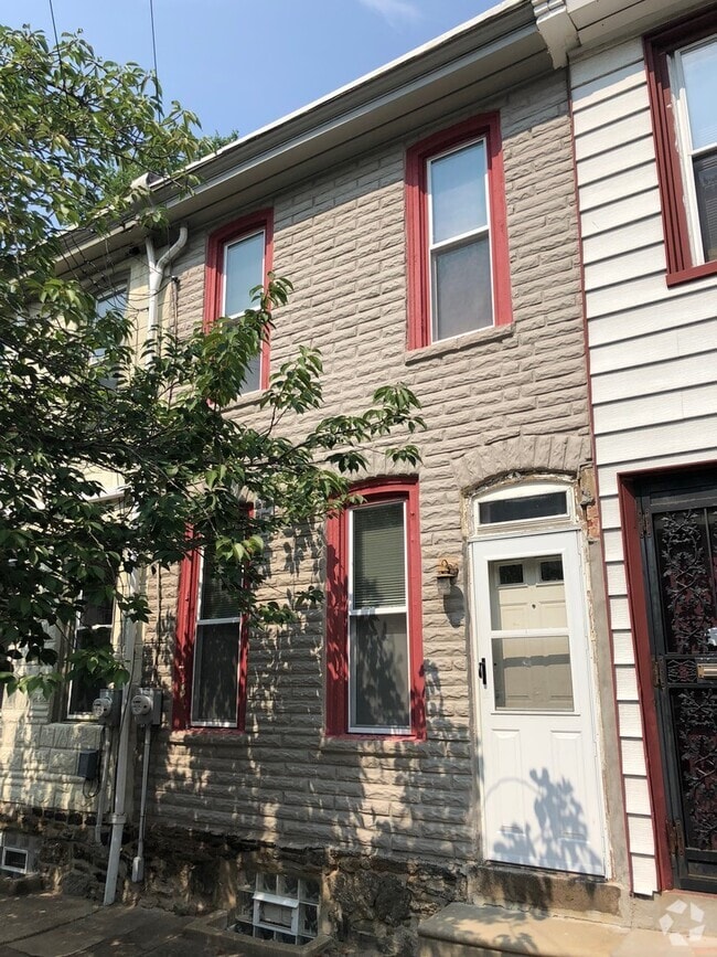 Building Photo - Lovely 2-Bedroom Townhouse in Historic Ger...
