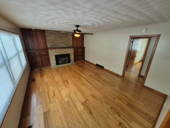 Photo - 317 Ruskin Dr