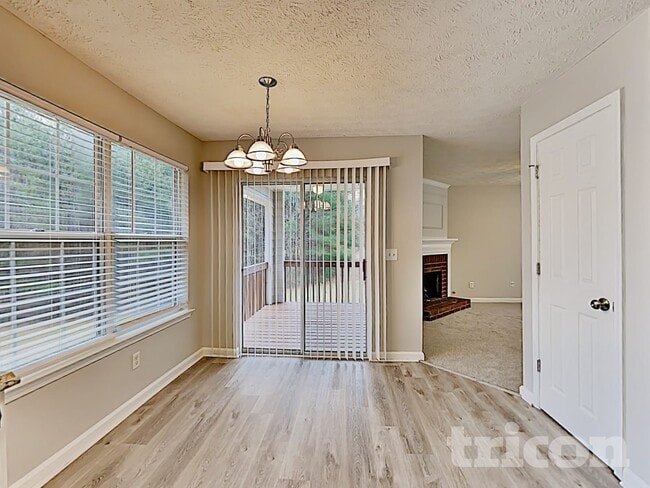 Photo - 872 Woodside Dr