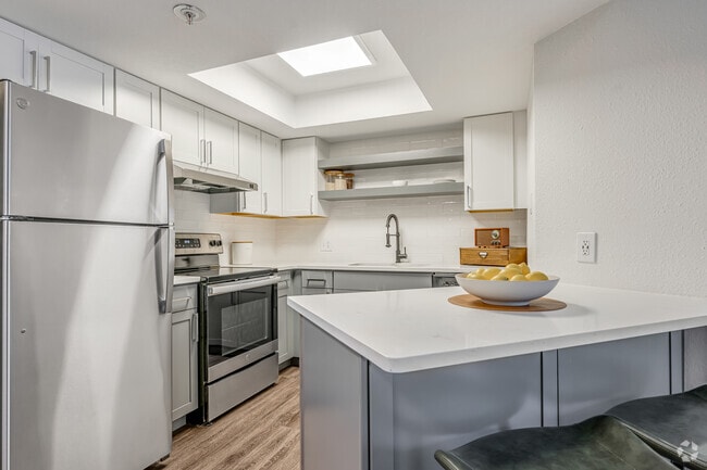 1BR, 1BA - 750SF - Kitchen