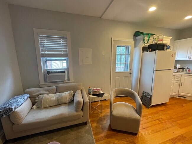 Photo - 176 W Sixth St Unit 3