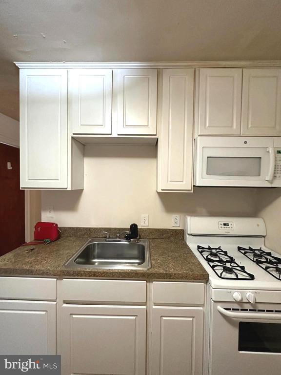 Building Photo - 3900 Terrace St Unit 5