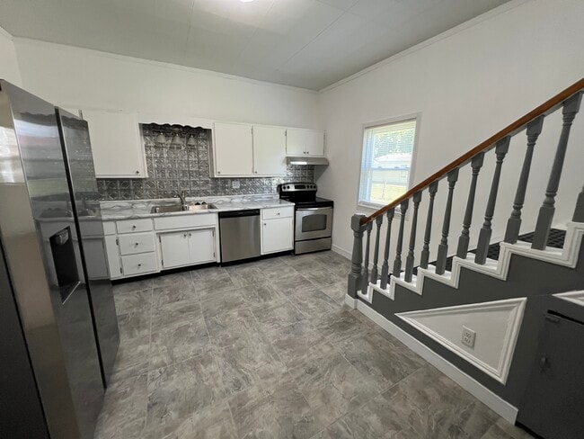 Photo - 108 W 5th St