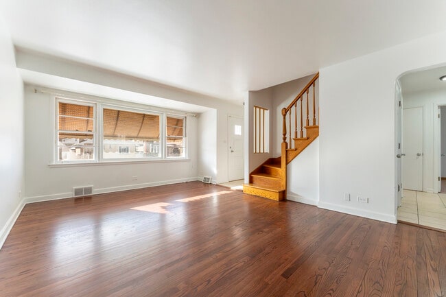 Photo - 5800 W Foster Ave