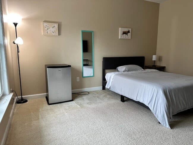 Building Photo - 323 Fox Hill Rd