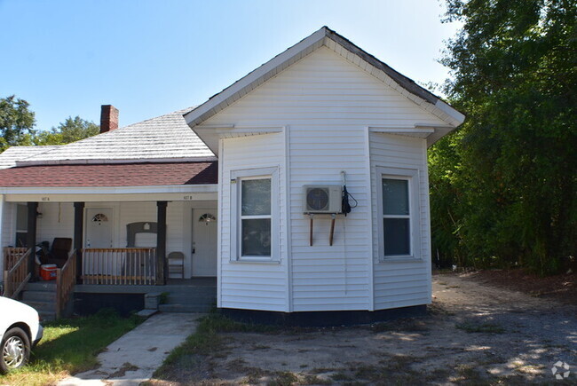 Building Photo - 617 Center St Rental