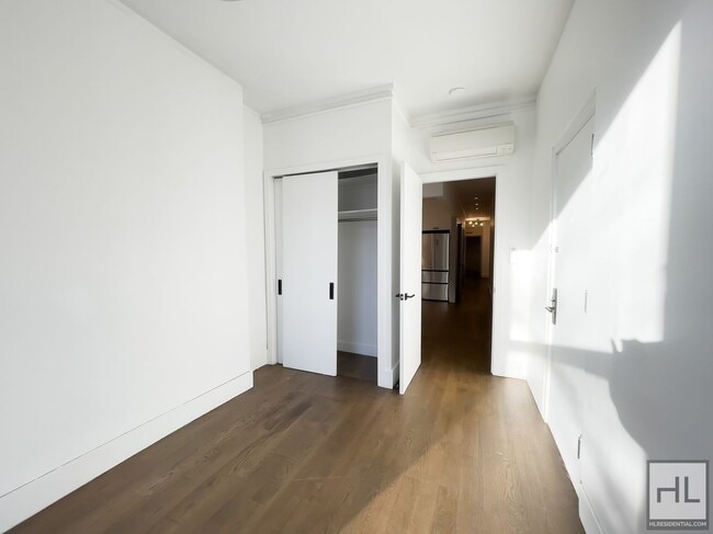 Building Photo - Carroll Gardens 3-Bed 1 Bath