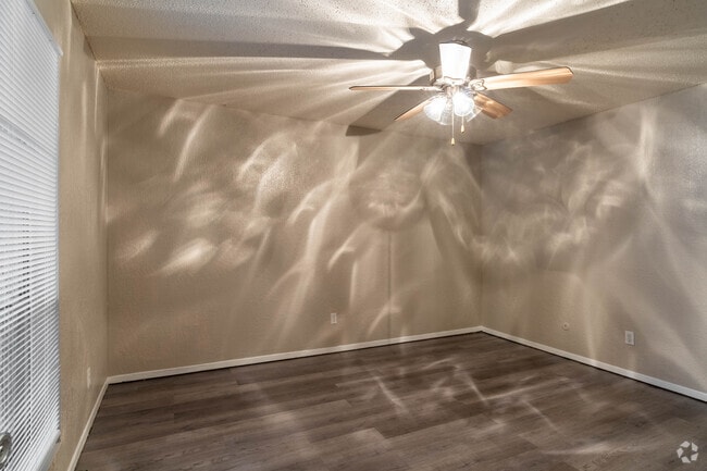 1BR, 1BA - 750SF