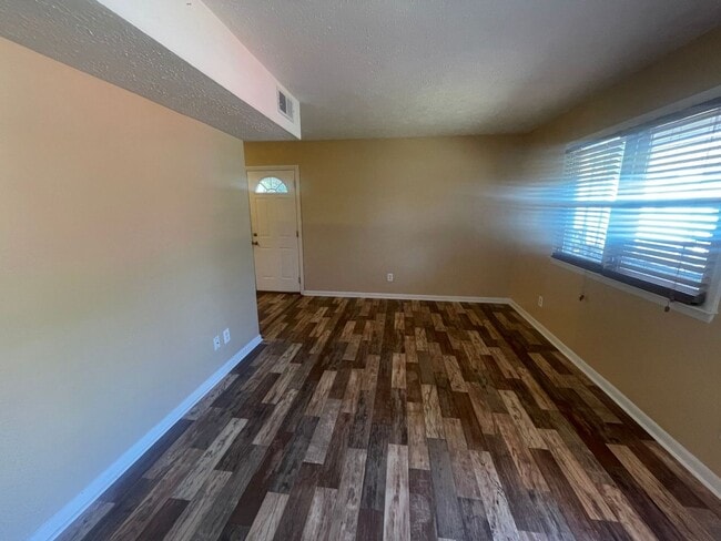 Photo - 917 Johnson St