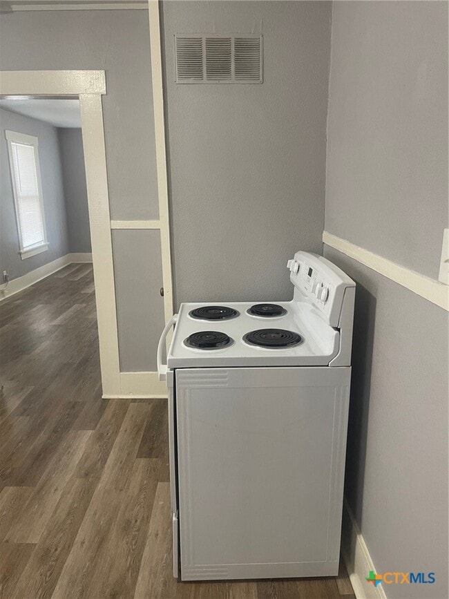 Photo - 205 E Kingsbury St