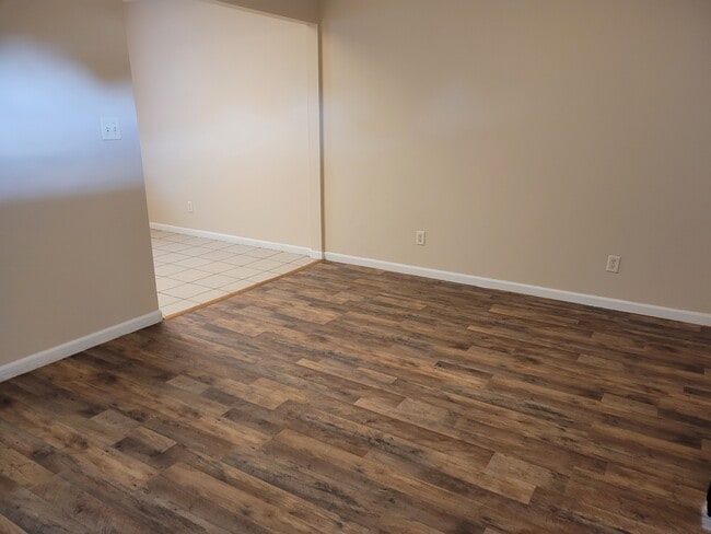 Photo - 321 E Mill St