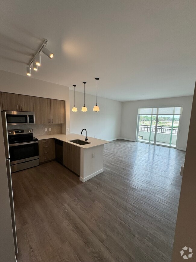 Building Photo - 19220 NW 19th Ave Unit B2 Rental