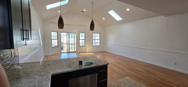 Photo - 47 TERHUNE Ave Unidad 2