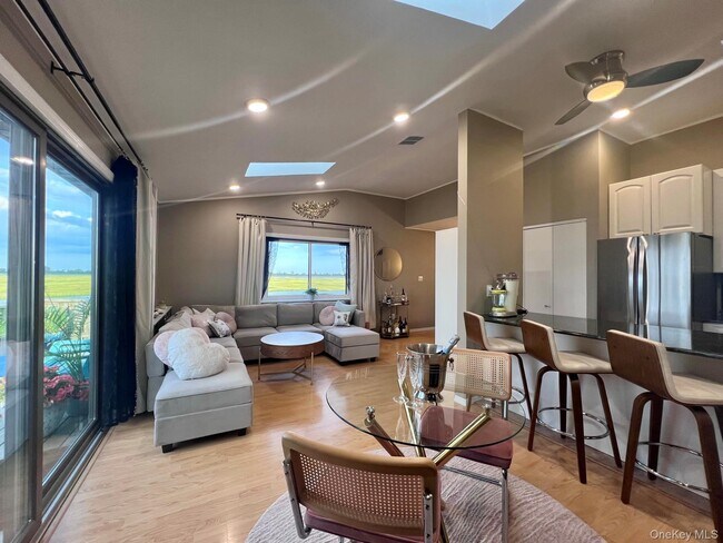 1 Anchorage Way Unit 702