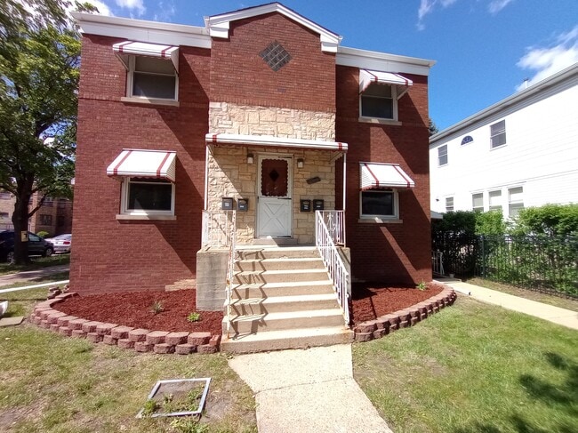4 unit building, family-owned - 5260 W Foster Ave Unit Garden