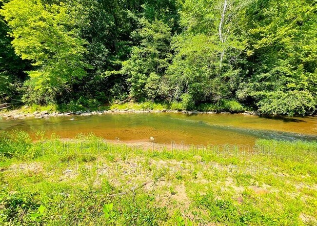 Photo - 305 Stevens Ln