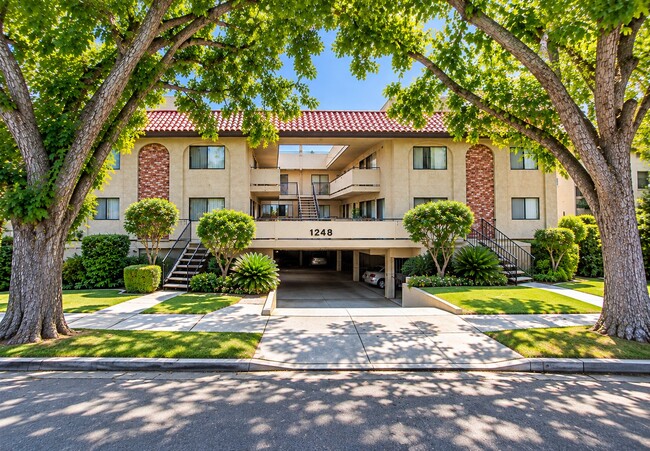 Building Photo - 1248 Mariposa St Unit 102