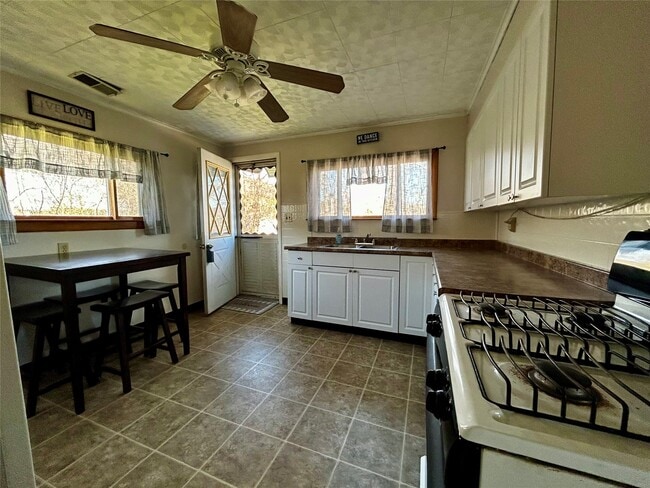 Photo - 98 Richard St Unit 2