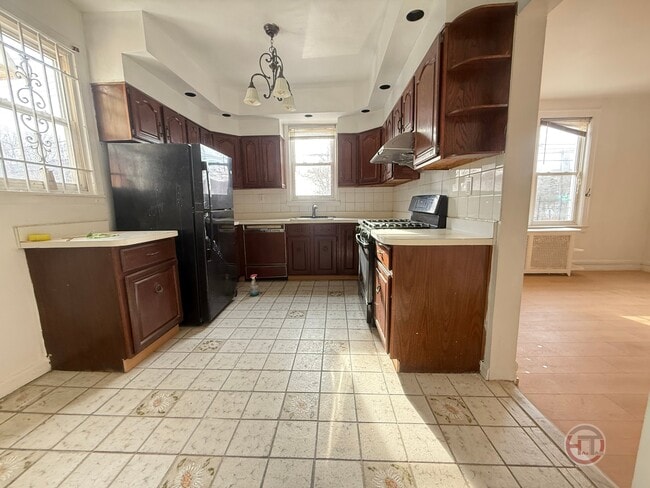 Building Photo - 3070 Coddington Ave