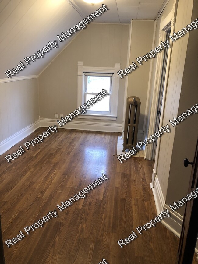 607 Valparaiso St