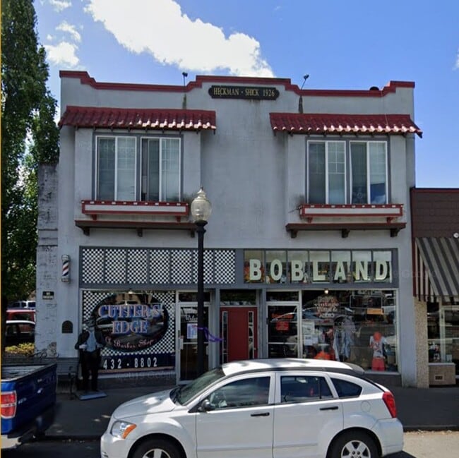 Building Photo - 2 Bedroom up stairs apartment