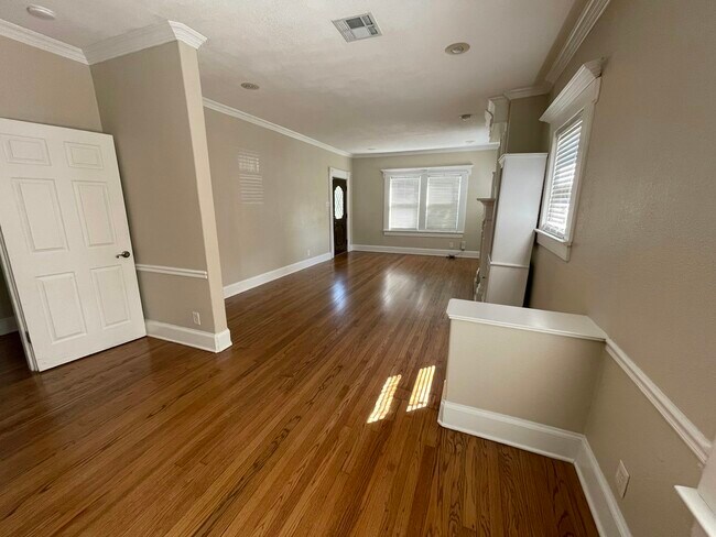 Photo - 5118 Stoneleigh Ave