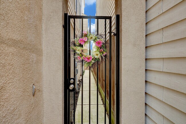 Photo - 5217 Lillian St
