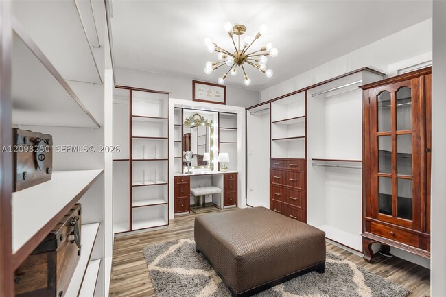 700 Vilabella Ave