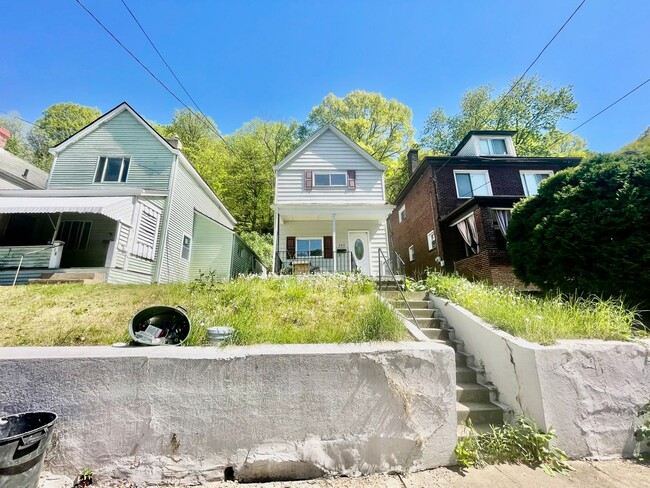 Building Photo - 2 Bed 1 Bath- Pittsburgh PA