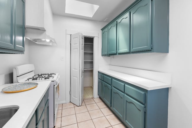 Photo - 1541 Linden Ave Unidad 1541