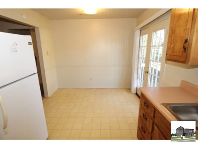 Photo - 208 Sorrell Dr