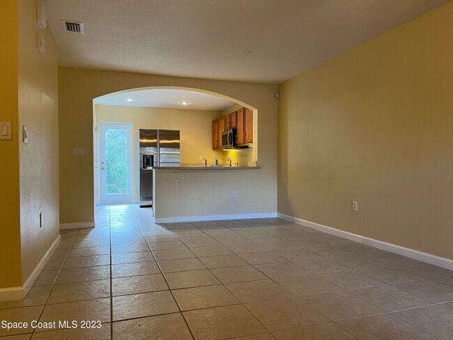 Building Photo - 605 Margie Dr