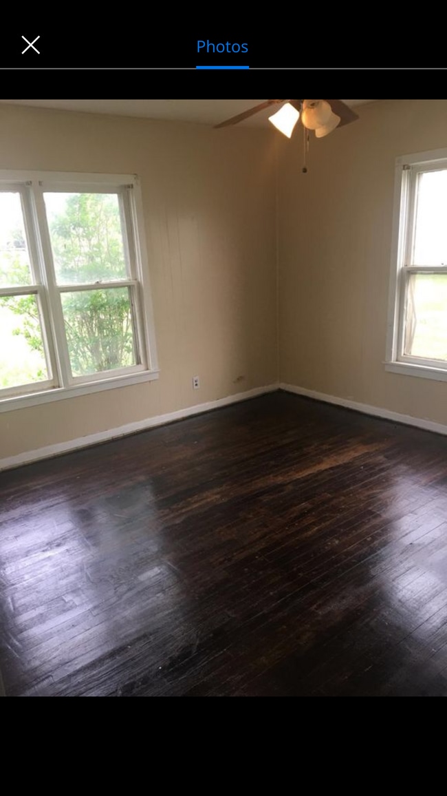 Photo - 719 Commercial