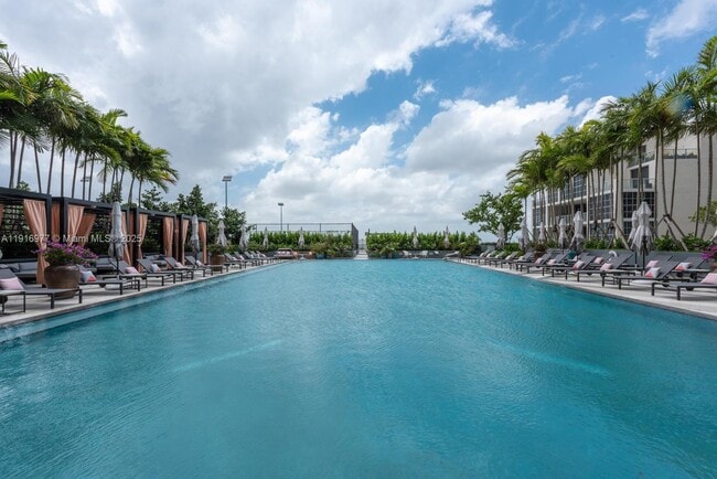 Photo - 121 NE 34th St