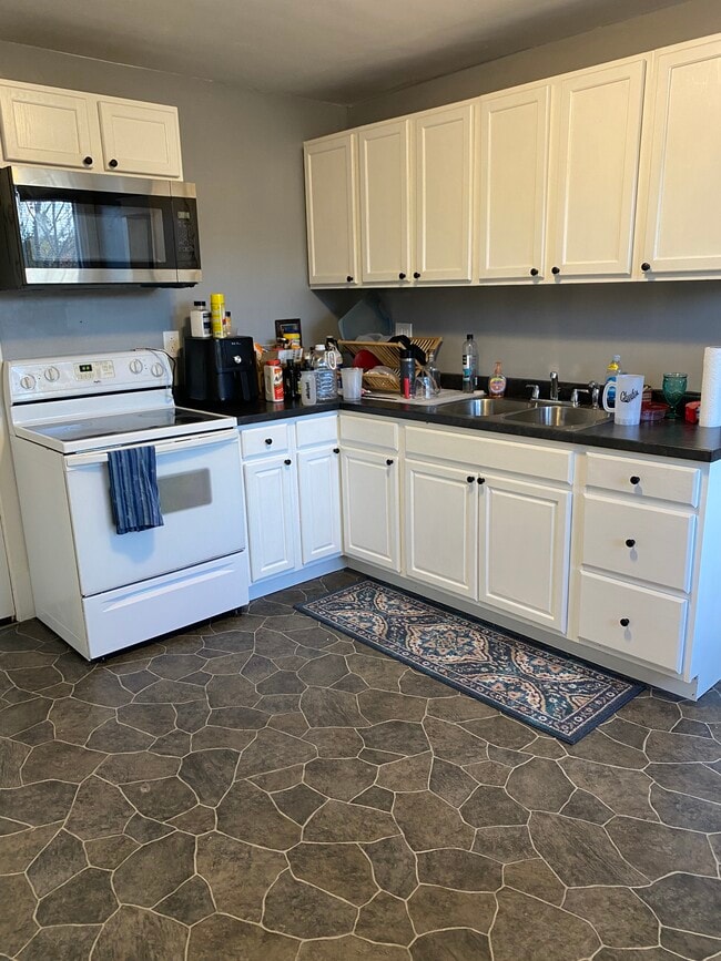 Photo - 15 E 10th St Unit 3