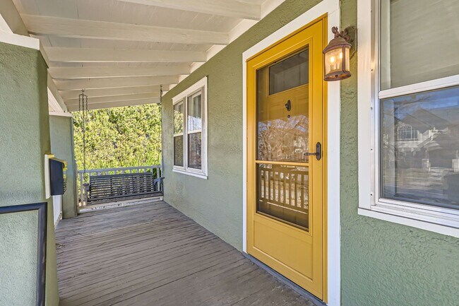 Photo - Charming 3 Bedroom 2 Bathroom bungalow located in the University neighborhood!