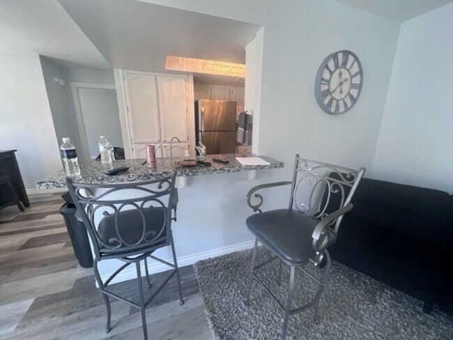 Photo - 1BR Furnished Recent Remodeled!! Unidad 28