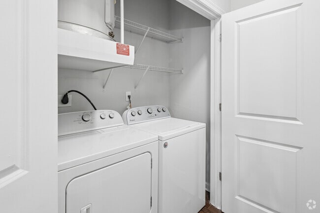 Olive 1BR, 1BA - 895SF - Laundry