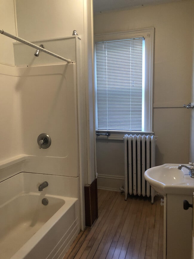 Photo - 438/2 Broadway St