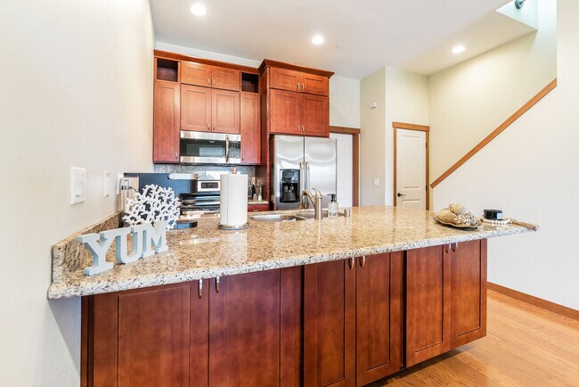 Lincoln Square Townhomes