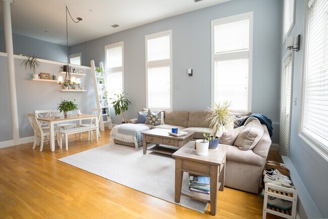 Photo - 352 W 3rd St Unit 9