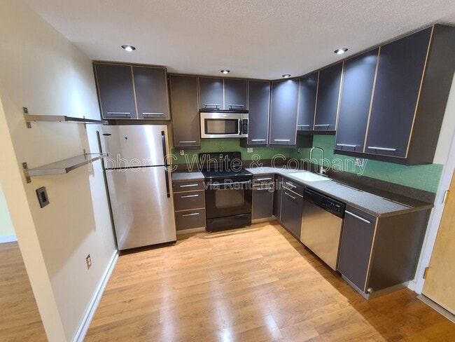 Photo - 12 Stony Brook Dr Unit Apt B4