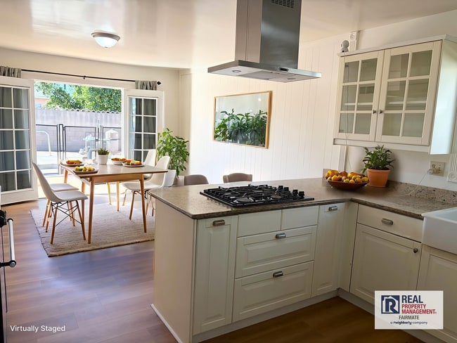 Building Photo - Pool open Updated kitchen spacious bedroom