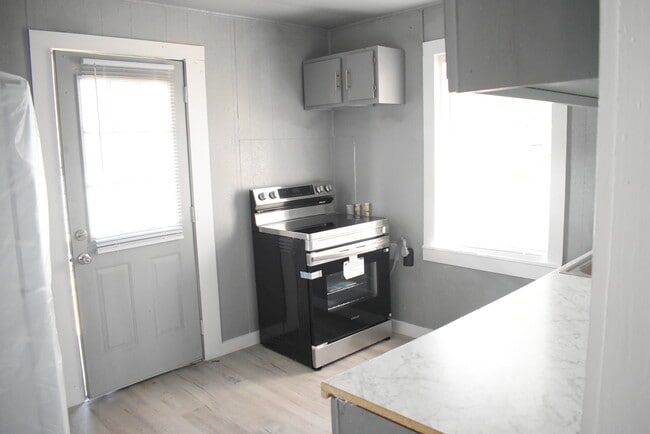 Photo - 110 Dutch St